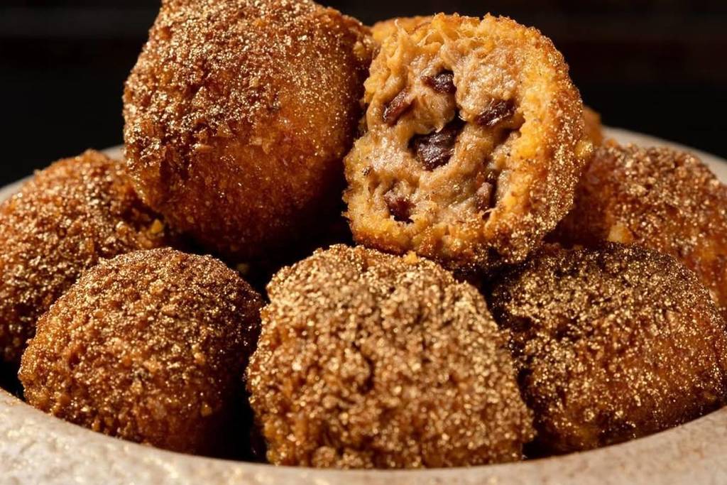 Ni de jamón ni de cocido: la mejor croqueta de Valencia de este año tiene oro comestible y se sirve en estos 5 locales