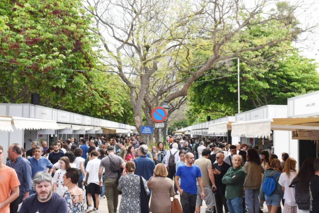 10 days, over 100 exhibitors, and free admission to Viveros: the definitive guide to the 61st Valencia Book Fair