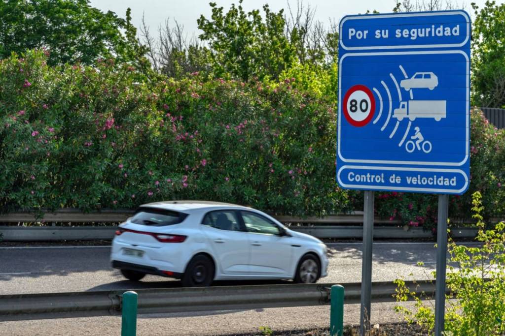 Non saranno sempre nello stesso posto: le 10 viali di Valencia dove la Polizia Locale installerà i suoi autovelox