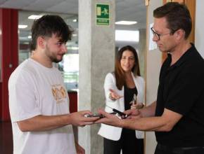 Adiós a las “chuletas” en el móvil en la PAU: la Generalitat instalará detectores de móviles y dispositivos electrónicos en todos los exámenes en Valencia