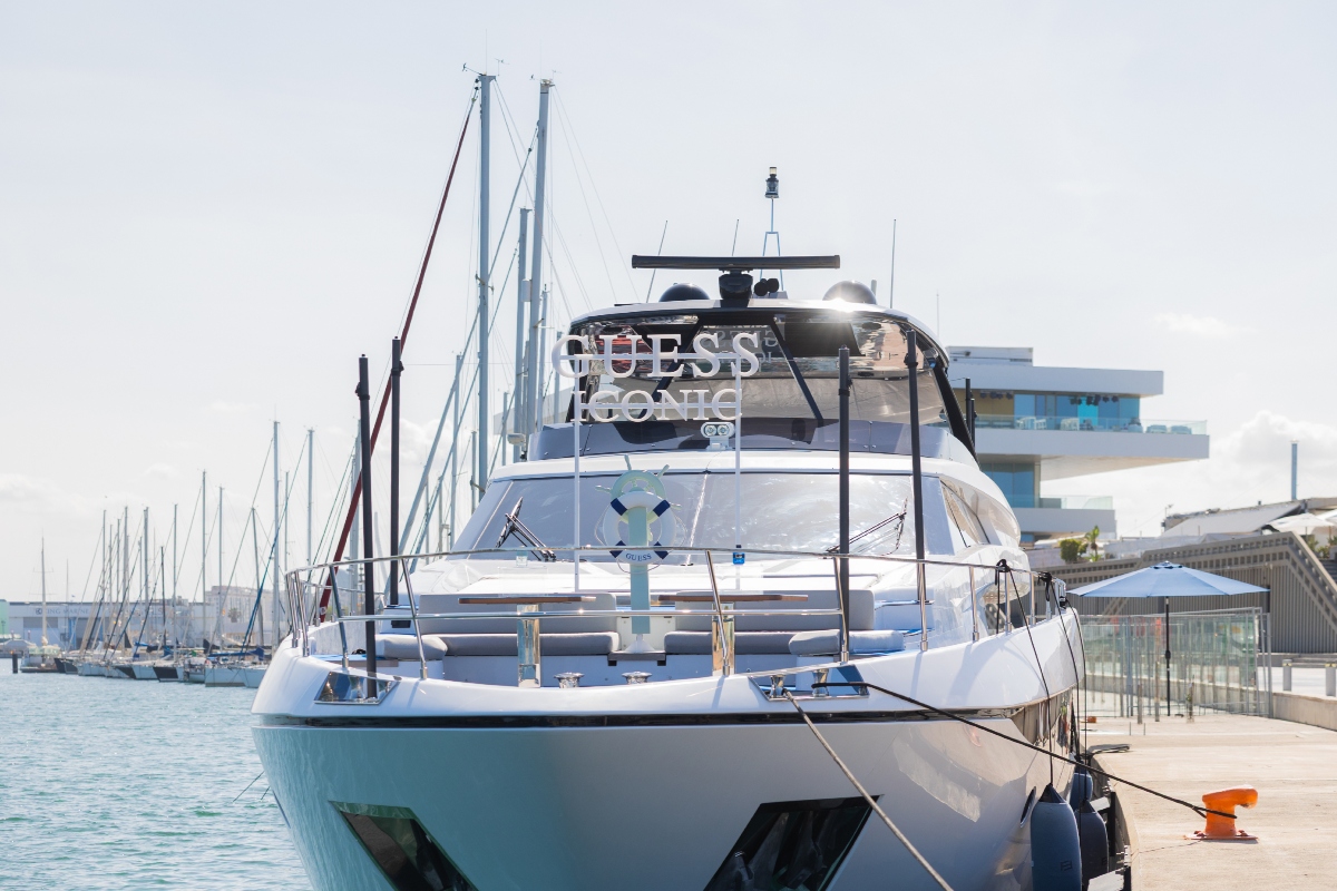 Solo 12 Y 13 De Junio Boat Pop Up De GUESS En La Marina Solo 12 Y 13 De Junio Boat Pop Up De GUESS En La Marina