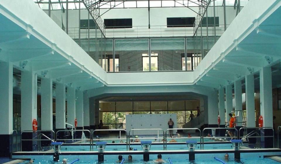 Chiude oggi a Valencia: il vecchio mercato della città che nasconde al suo interno una piscina olimpionica