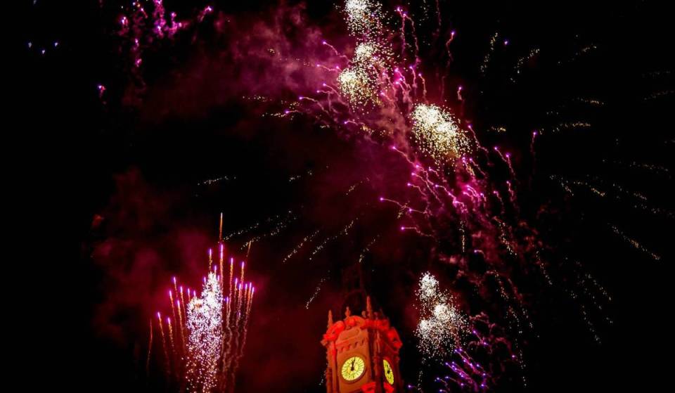 Fuochi d’artificio e musica elettronica per lo spettacolo di sabato in piazza del Municipio di Valencia: a che ora inizia lo spettacolo?
