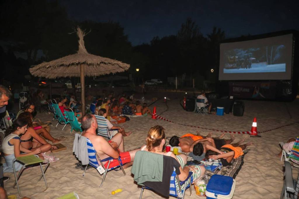 23 beaches in Valencia will host free summer movie screenings: locations, showtimes, and films