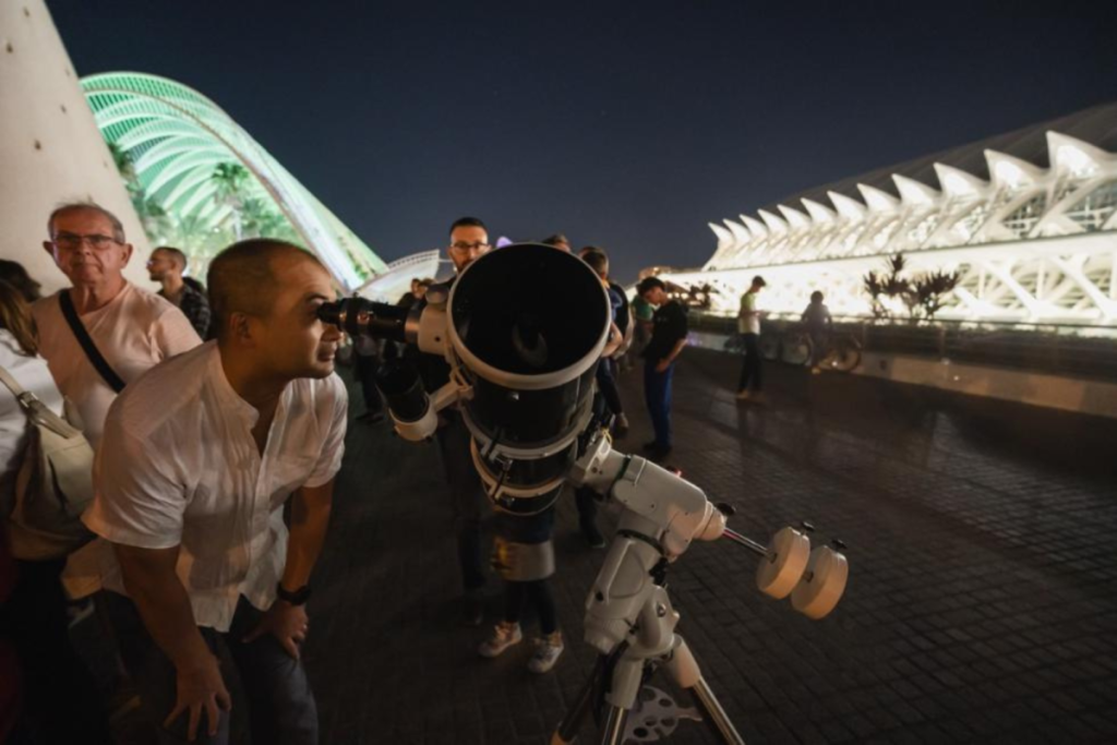 “Summer Nebulae” in Valencia: the City of Arts and Sciences sets up its telescopes for two days of free stargazing