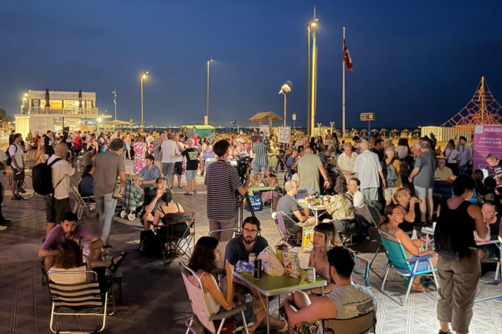 Miles de vecinos de Valencia se plantan frente a la hostelería: un «sopar a la fresca» multitudinario para defender el uso del paseo marítimo