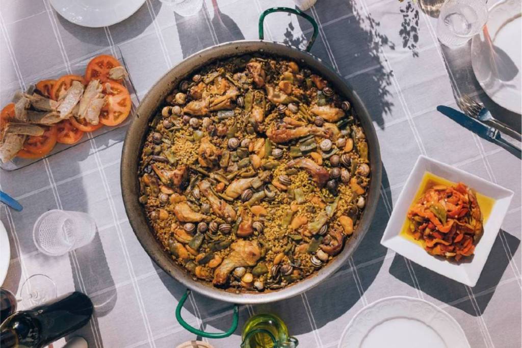 Giornata mondiale della paella a Valencia: 12 chef internazionali si sfidano per il titolo mondiale di paella questa domenica in una festa con porzioni a soli 6 euro