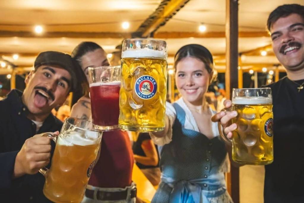 Ni en Múnich ni en octubre: Valencia celebra el Oktoberfest con entrada gratuita, comida tradicional alemana y mucha cerveza