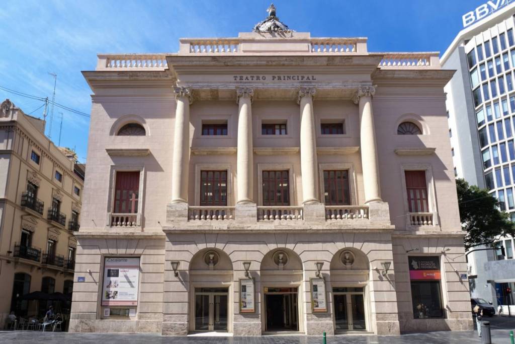 Il Teatro Principal di Valencia chiude a tempo indeterminato e si trasferisce al Palau de les Arts: 4 anni e 50 milioni per evitare che l’edificio diventi una «trappola per topi»