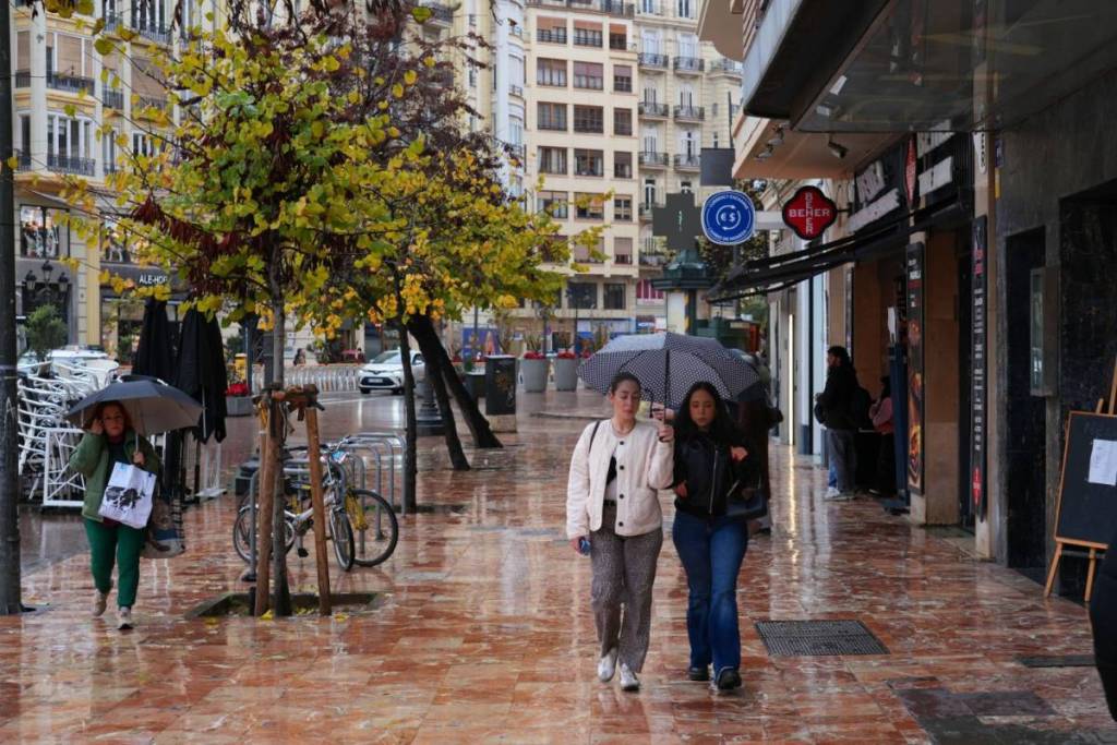 L’AEMET attiva questo pomeriggio l’allerta gialla e stanotte quella arancione nell’entroterra di Valencia e Castellón: fino a 100 litri per metro quadrato