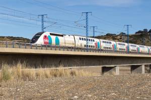 Retrasos de más de cuatro horas en los trenes entre Valencia y Madrid por el enganchón de un Ouigo en un túnel en Aranjuez