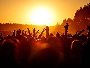 Europas größtes Open-Air-Fest bei freiem Eintritt wartet auf euch: So kommt ihr zum Donauinselfest in Wien und das ist das Programm
