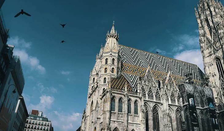 Mitten in Wien und 12m unter der Erde liegt diese mittelalterliche Gruft, die eine vergessene Kapelle versteckt &#8211; und du kannst sie für nur 5 Euro besichtigen!