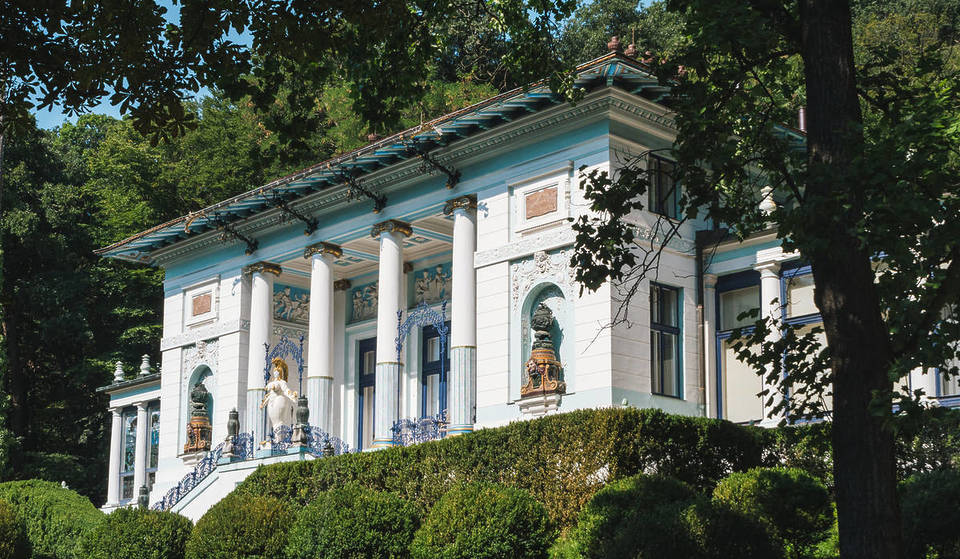 This hidden villa in the middle of Vienna is home to the most magnificent Art Nouveau room in the entire city – Gustav Klimt celebrated lavish parties here