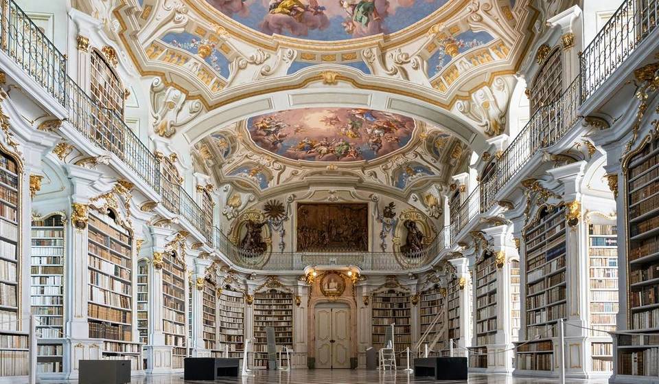 Das 1000-jährige „achte Weltwunder“ liegt 3 Stunden von Wien entfernt und beherbergt den größten klösterlichen Büchersaal der Welt