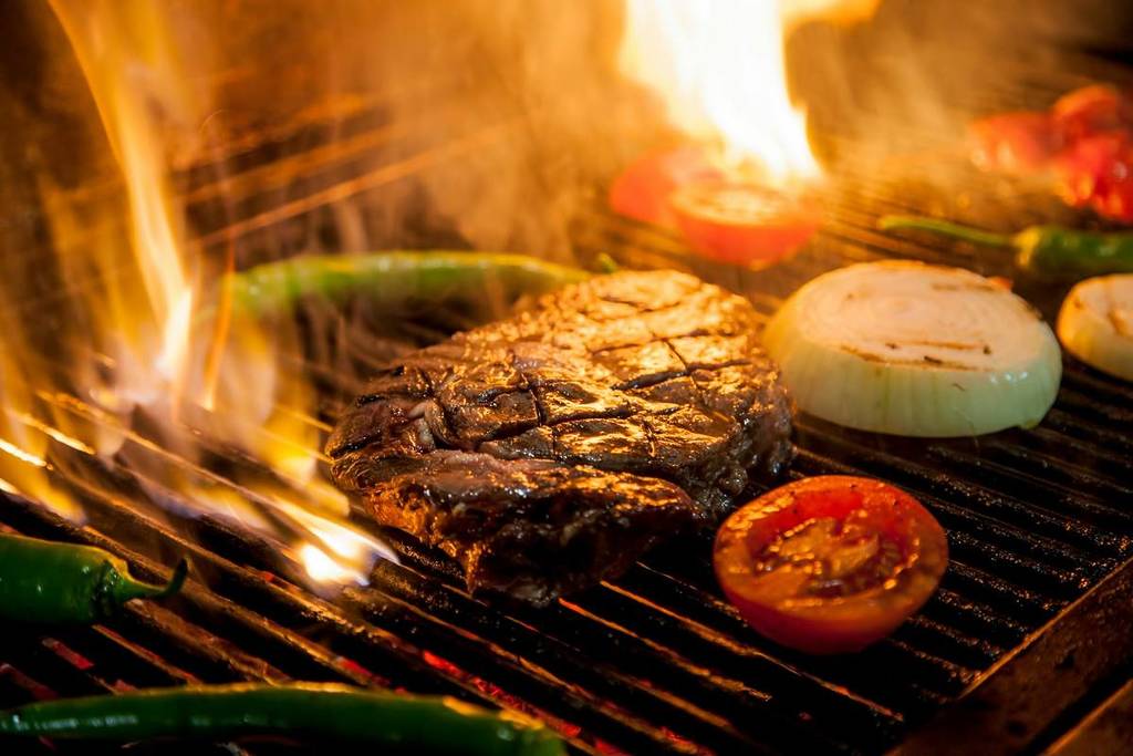 steak und gemüse auf offener flamme, steakhäuser wien