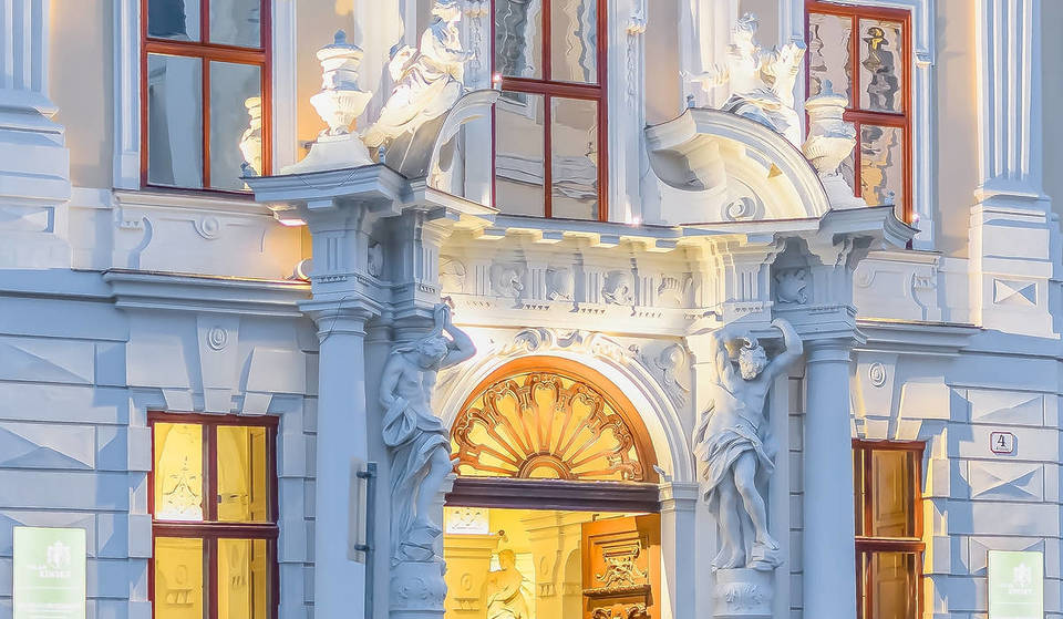 Mitten in Wien liegt einer der bedeutendsten Barock-Paläste der Stadt, in der vor 300 Jahren sogar ein Fürst geboren ist