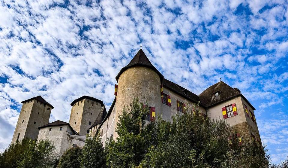 An diesem mystischen Ort – nur 1,5 Stunden von Wien entfernt – erwartet euch eine immersive Dinnershow, die euch mitten in die Geheimnisse einer der düstersten Legenden aller Zeiten führt