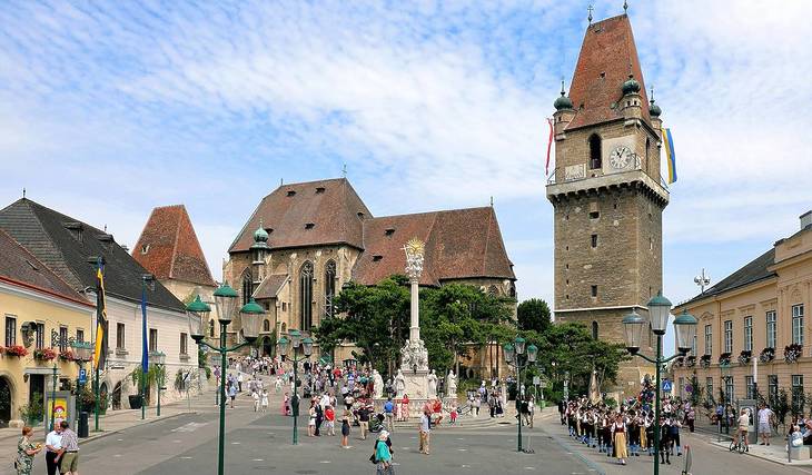 Go on a journey back in time to a medieval town south of Vienna, which you can reach in under 20 minutes by S-Bahn