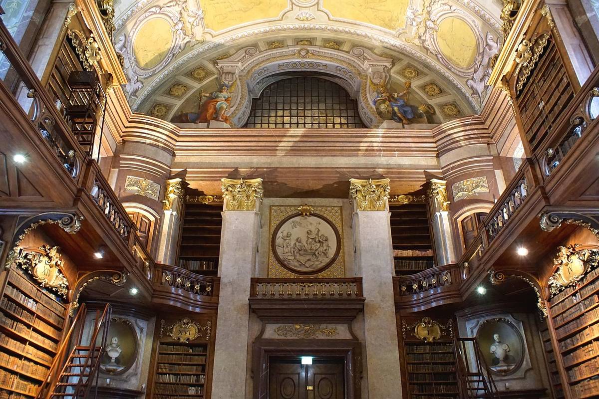prunksaal in der nationalbibliothek wien
