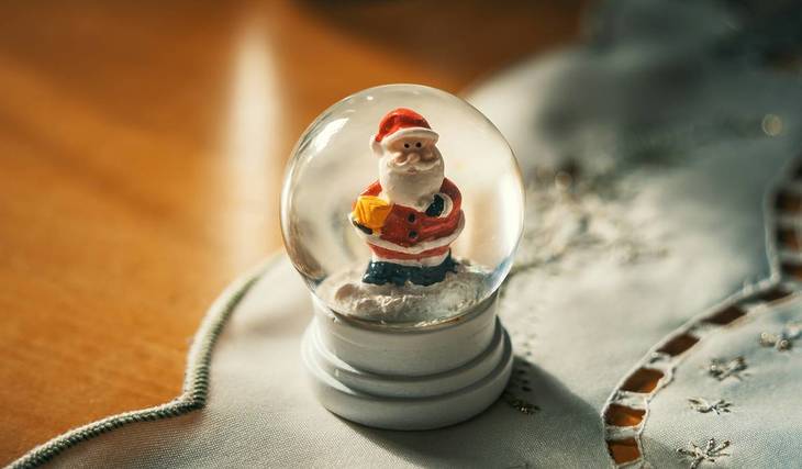 The original Viennese snow globe: Visit a unique factory
