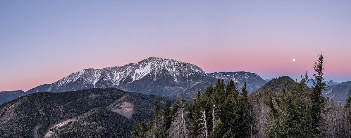 schneeberg in der dämmerung
