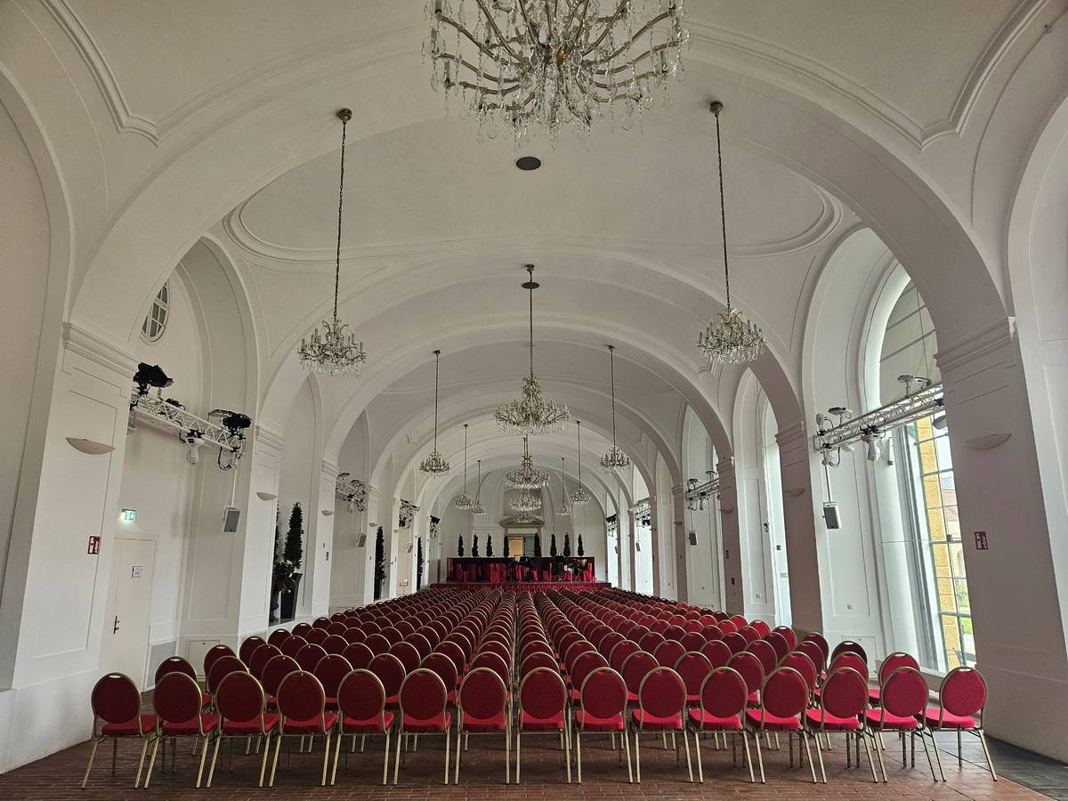 Konzerthalle in der Orangerie des Schloss Schönbrunn in Wien