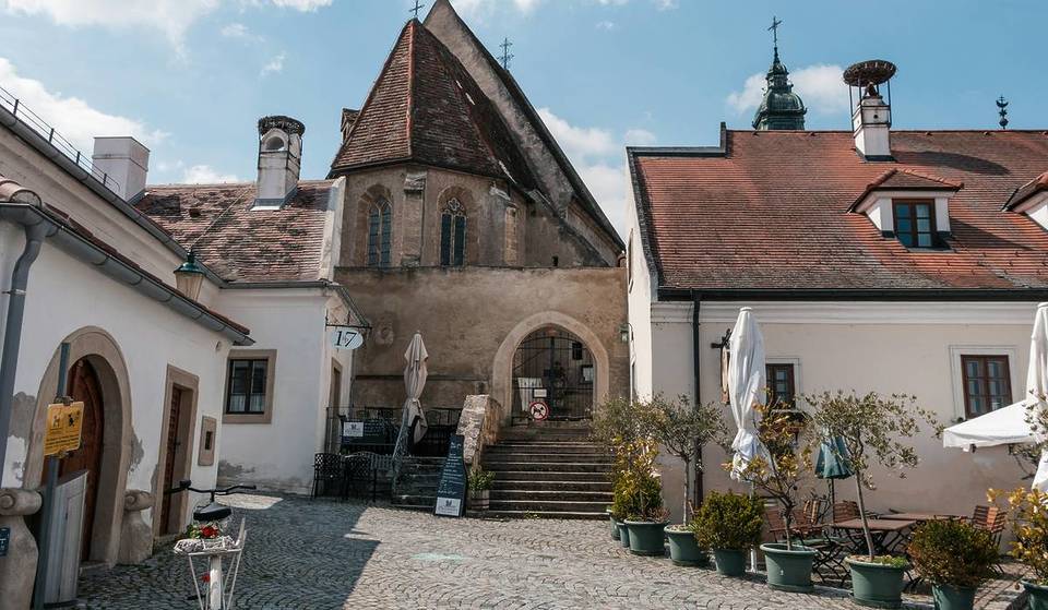 Die “Stadt der Störche”: Nur eine Stunde von Wien liegt die schönste Stadt des Burgenlands, welche bis zu 60 Störche beheimatet und Teil des UNESCO-Welterbes ist