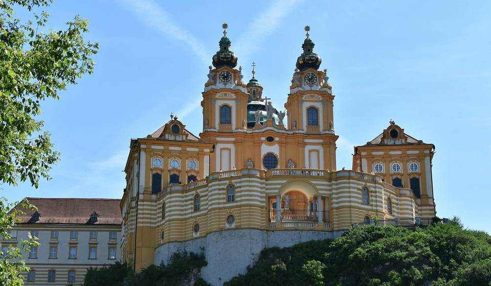 „Das sinnbildlichste und dominanteste Barockgebäude“: Nur eine Stunde von Wien thront ein über 900 Jahre altes Kloster über der Donau, das zum UNESCO-Welterbe gehört und als Wahrzeichen der Wachau gilt