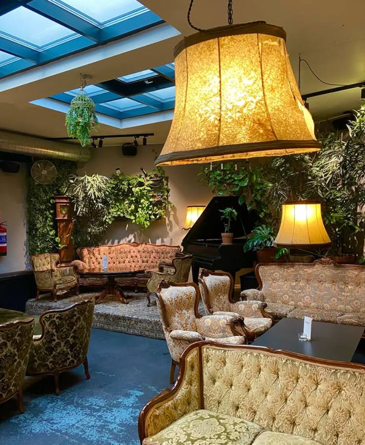 The cozy Monami Bar in Vienna