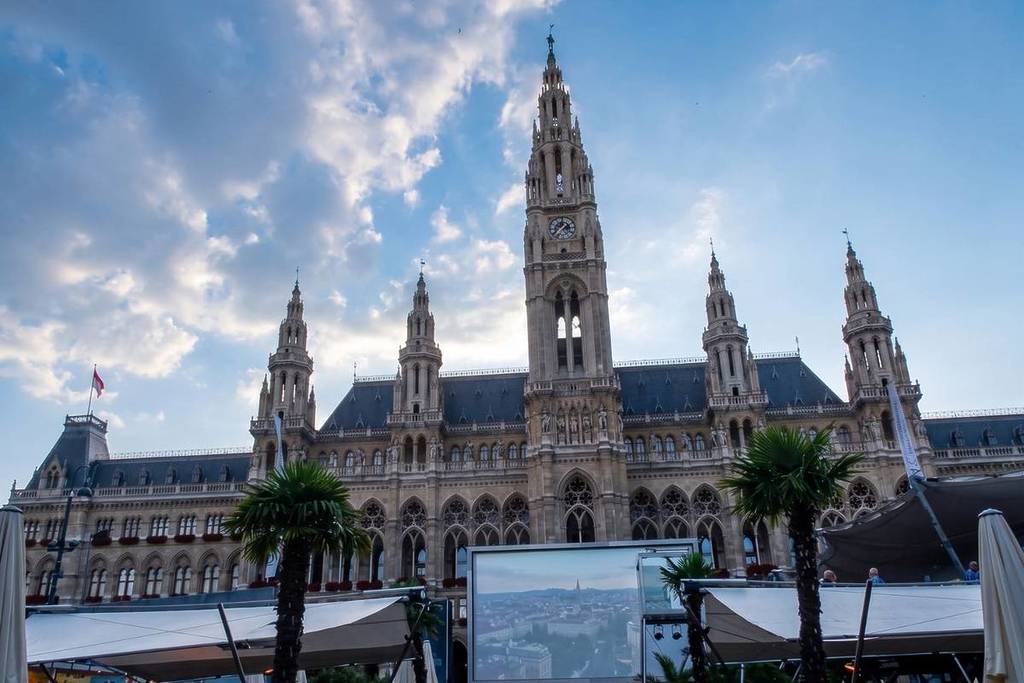 Dieses Jahr gibt es Public Viewings des Eurovision Song Contests 2026 in Wien auf dem Rathausplatz!