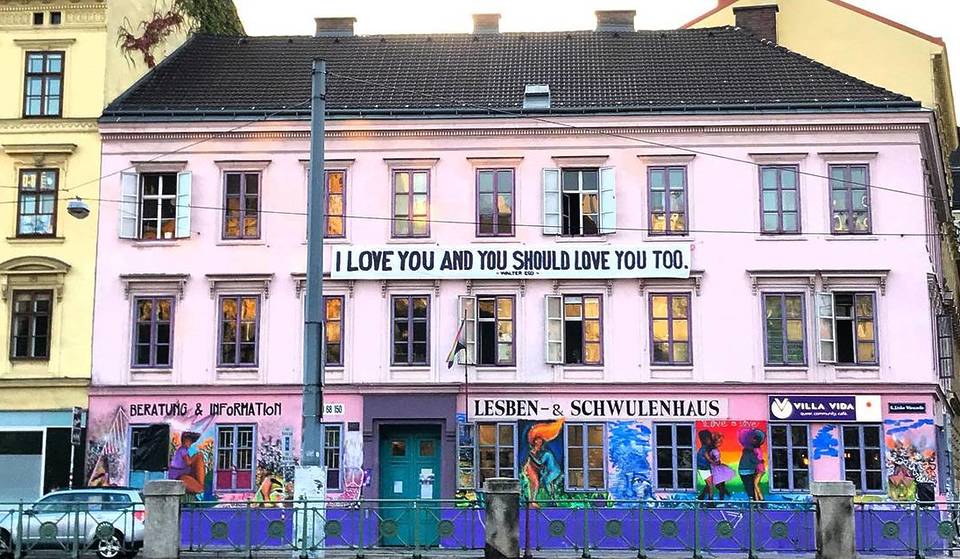 Mehr als ein Café: Dieses Haus im Herzen der Stadt ist das Zentrum der Wiener LGBTQIA+ Szene seit den 80er Jahren