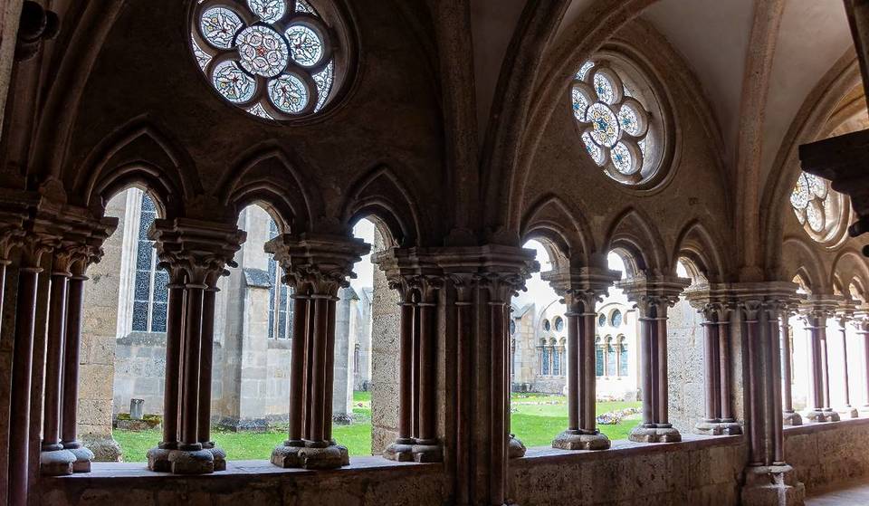 Nur 35 Minuten von Wien liegt eine der ältesten Klosteranlagen der Welt, erbaut 1133, mit einer echten Harry-Potter-Bibliothek in der noch 100 Mönche leben und wilde Falken nisten