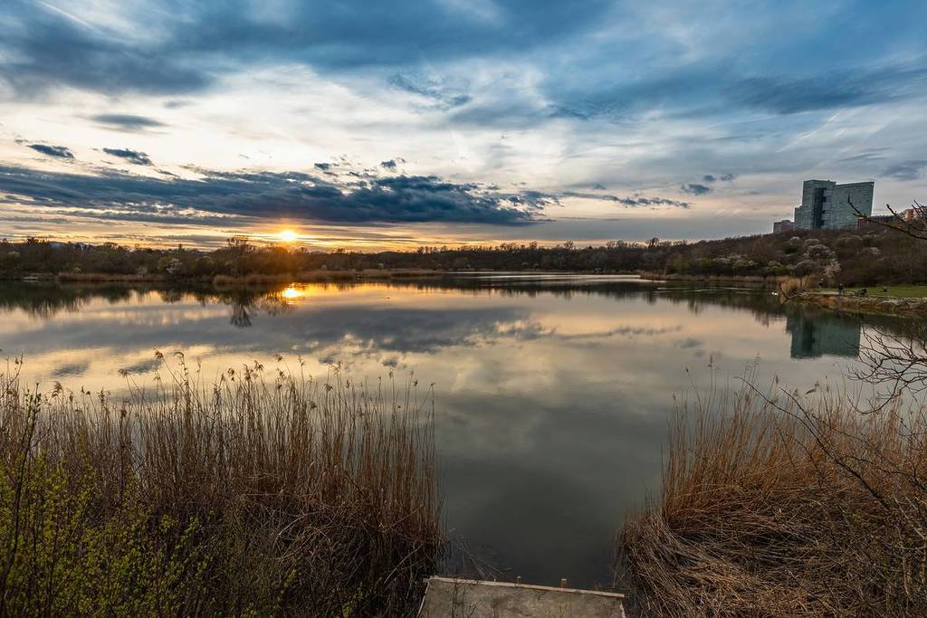 Der Wienerbergteich beim Sonnenuntergang