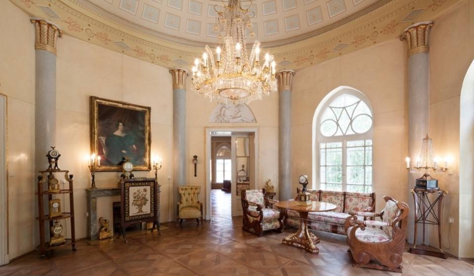Nur 20 Minuten von Wien zu dieser vergessenen Biedermeier-Villa aus 1808 mit Ausstellung, Veranstaltungen und James-Turrell-Kunstwerk