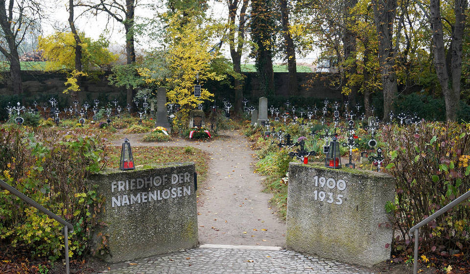 On the outskirts of Vienna lies a quiet place. Since 1940, over 330 people whose identities remain unknown have found their final resting place here