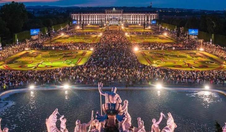 Zum 23. Mal findet im Park des Schlosses Schönbrunn eines der schönsten Konzerte des Jahres statt – eine Ode an die Musik, den Sommer und die Stadt Wien