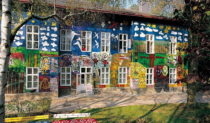 Nur knapp 1 Stunde von Wien entfernt befindet sich auf dem Areal einer ehemaligen Landesnervenklinik einer der weltweit wichtigsten Orte für Art Brut