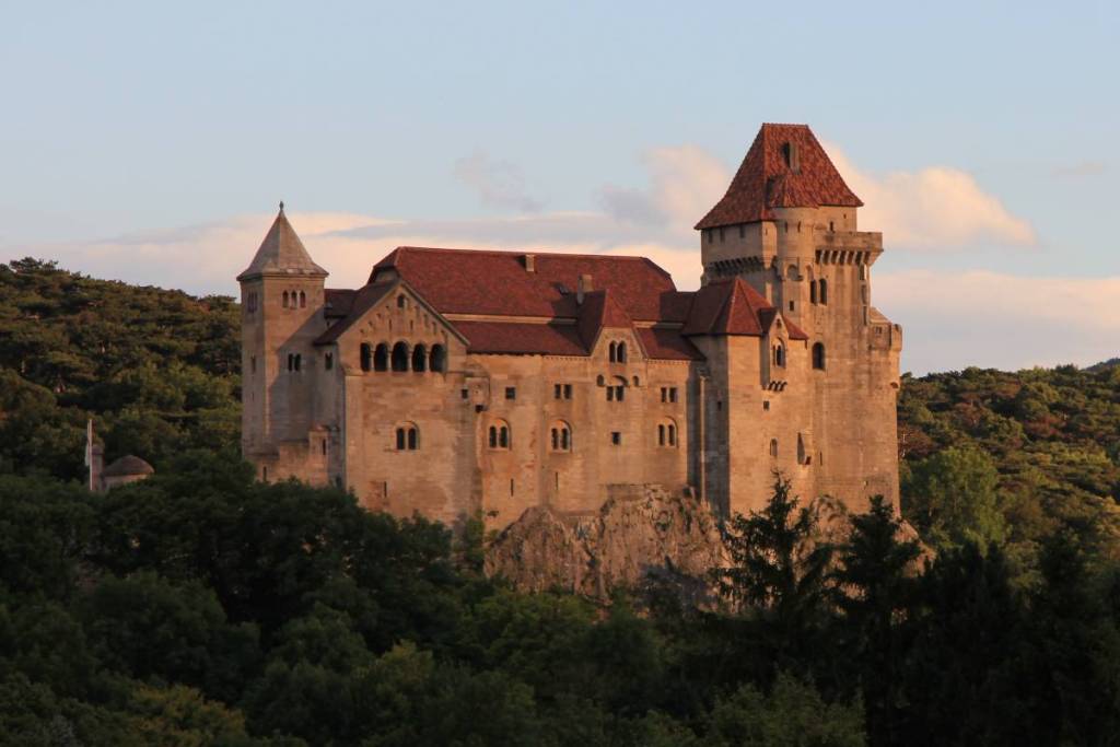 Die Burg Liechtenstein vor den Toren von Wien