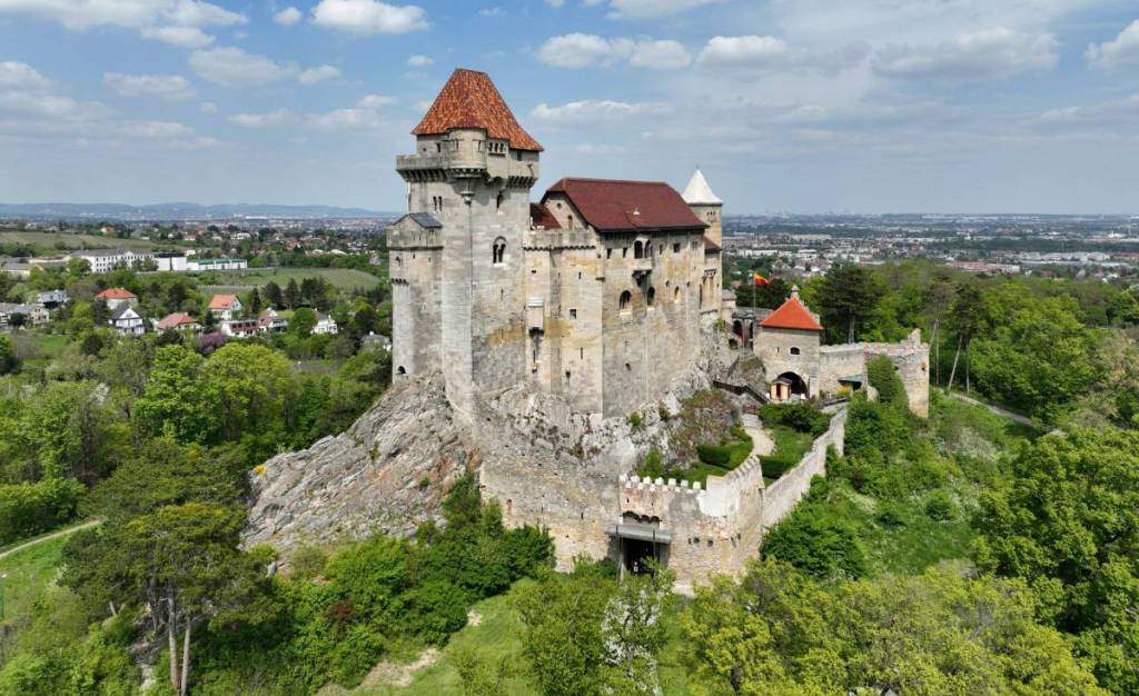Die Burg Liechtenstein vor den Toren von Wien