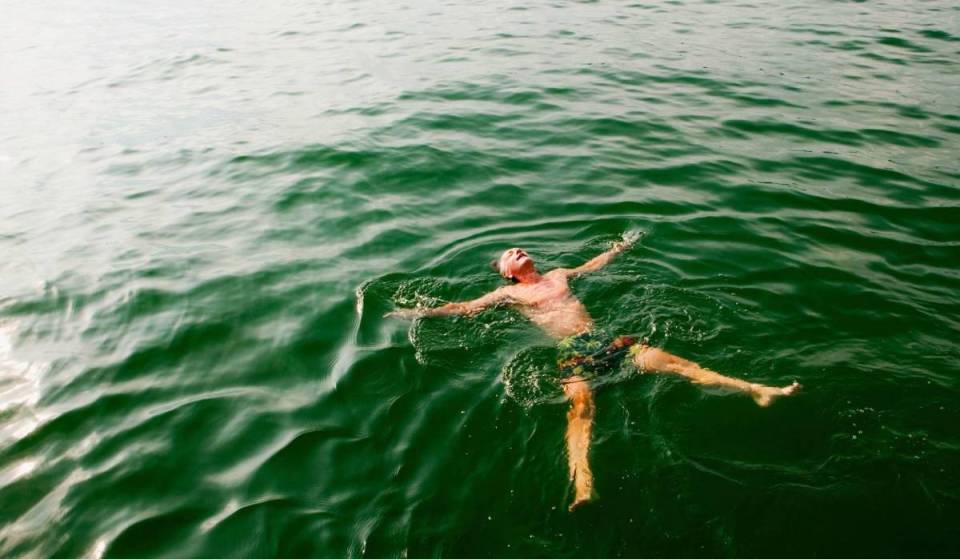 Nur 50 Minuten von Wien der Hitzewelle entfliehen: Entdecke das größte Strandbad der Region mit zwei Kilometern Strandlinie für perfekte Abkühlung und Badespaß diesen Sommer