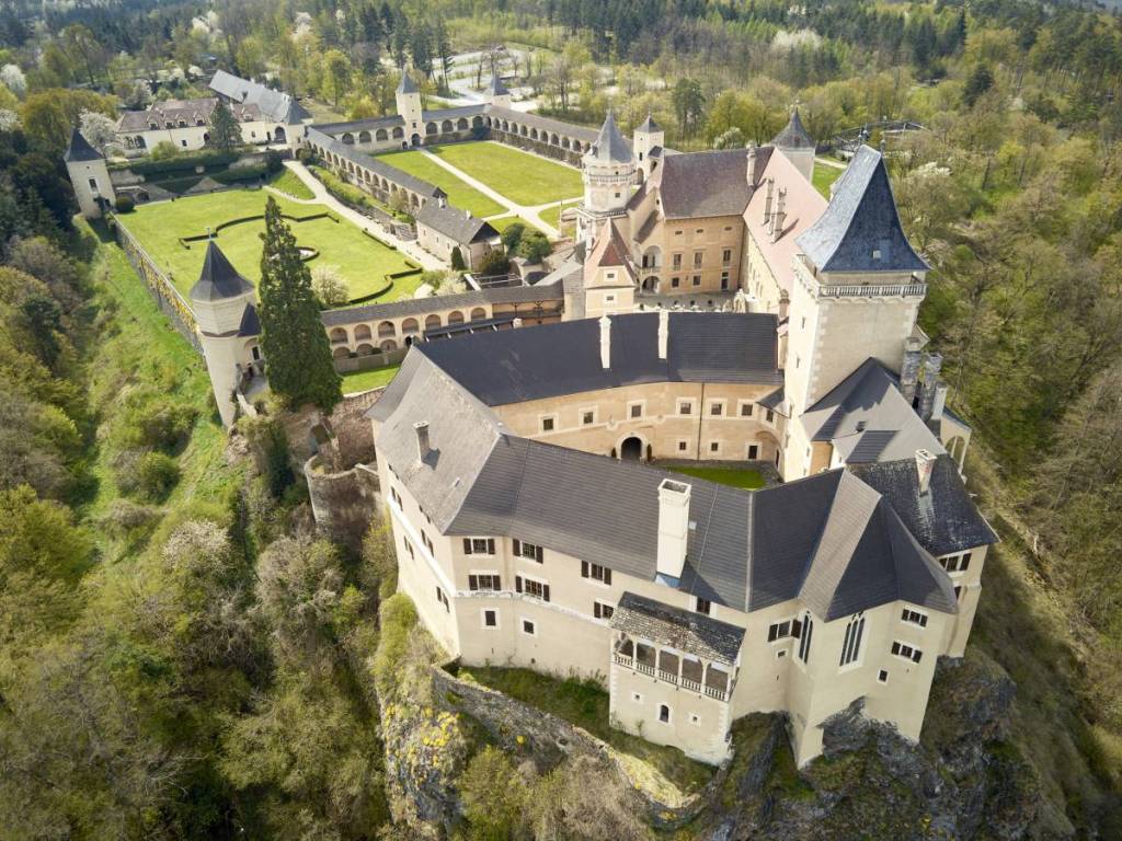 Luftaufnahme vom Schloss Rosenburg