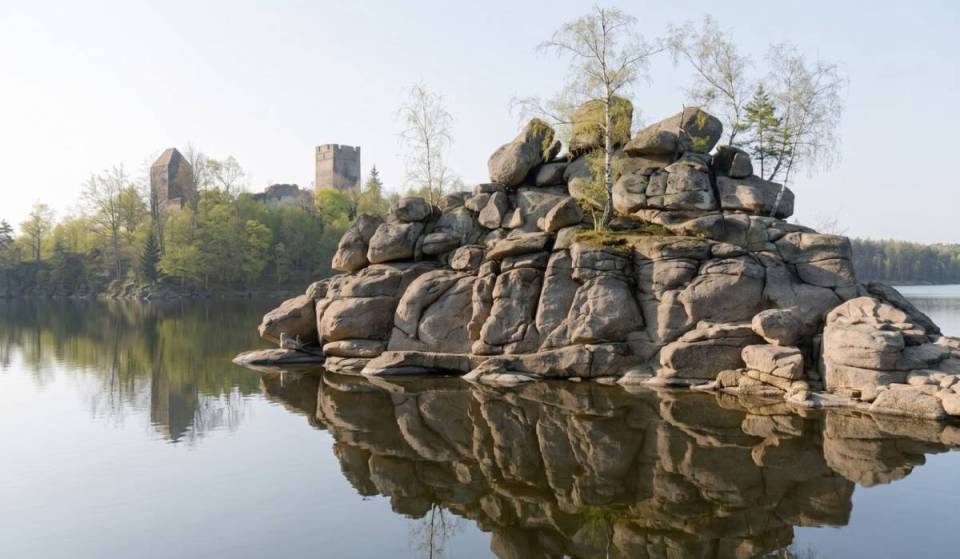 Just 90 minutes from Vienna, a 69-meter-high dam arches over this lake. On a small peninsula, the sparkling water surrounds an old 12th-century castle ruin