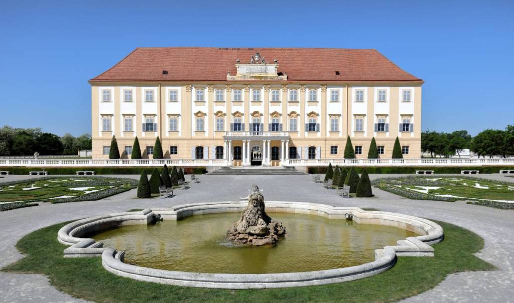 Schloss Hof and the Hofbrunnen