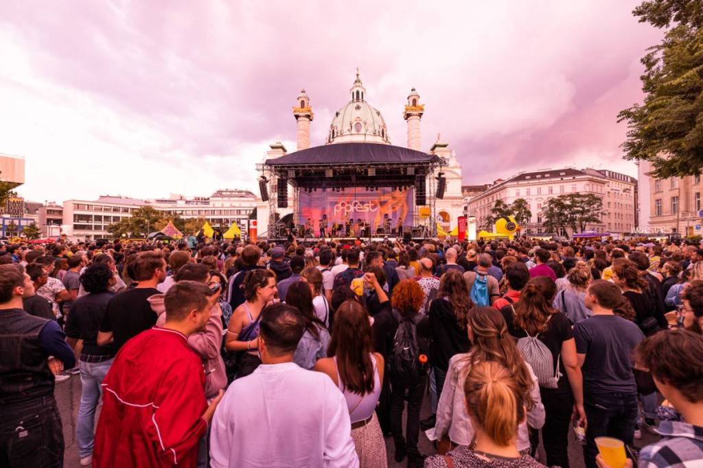 Entdecke dieses kostenlose Musik-Festival mit 50 Künstler*innen mitten in Wien an vier Tagen an diesen Hotspots der Stadt