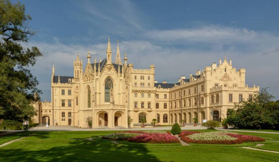 Just 1.5 hours away by train or car, you’ll find this UNESCO World Heritage Site—a gem of English Windsor Gothic architecture featuring the world’s largest landscape park