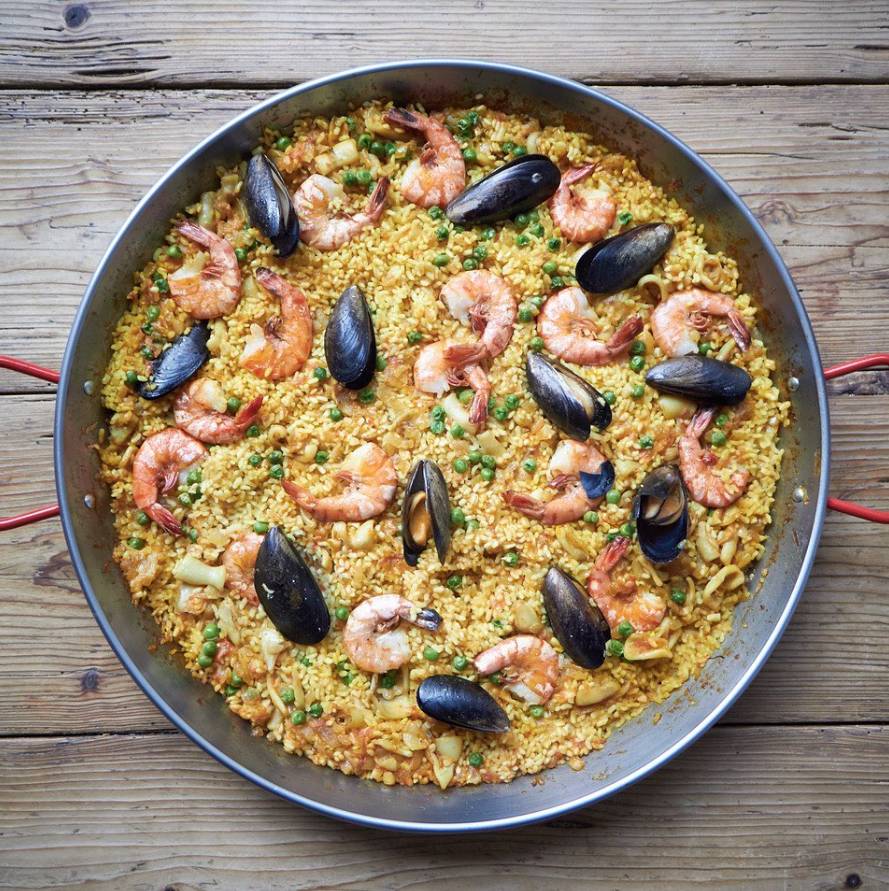 Köstliche Paella im Tapas Restaurant Toma Tu Tiempo