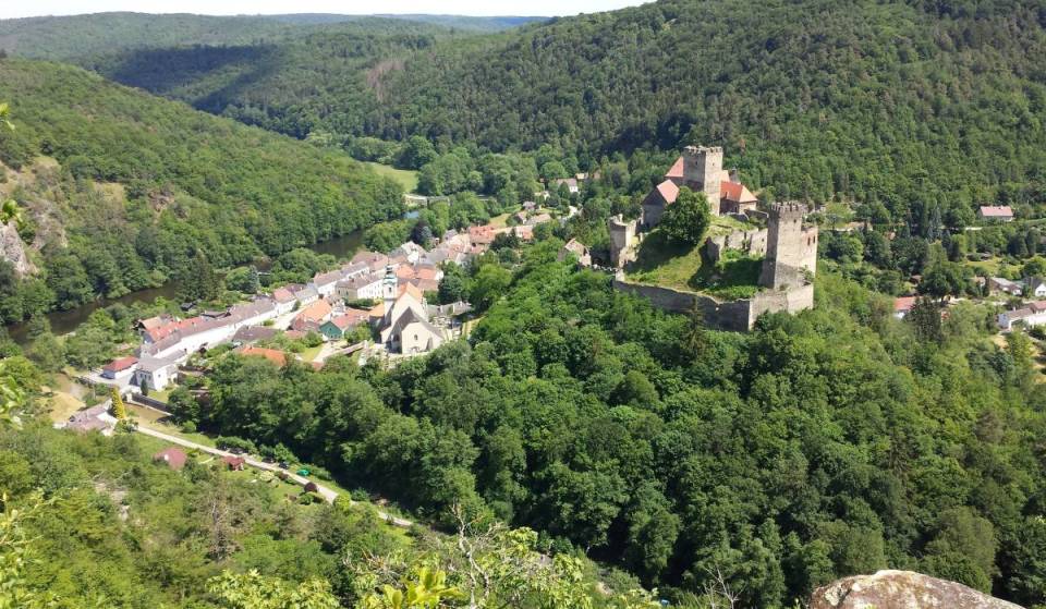 Nur 1,5 Stunden von Wien entfernt: Entdecke mit nicht einmal 1300 Einwohnern die kleinste Stadt Österreichs, versteckt im kleinsten Nationalpark des Landes