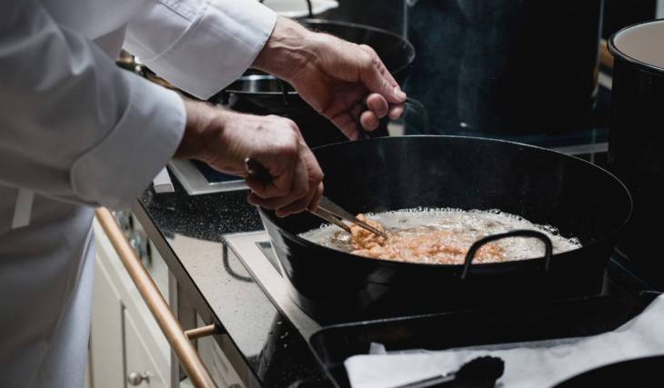 Right in the heart of Vienna, there’s a legendary cooking class where you can learn how to make authentic Viennese schnitzel from the most renowned professional chefs! Including drinks, the cooking class, and dinner, you’ll pay just €105