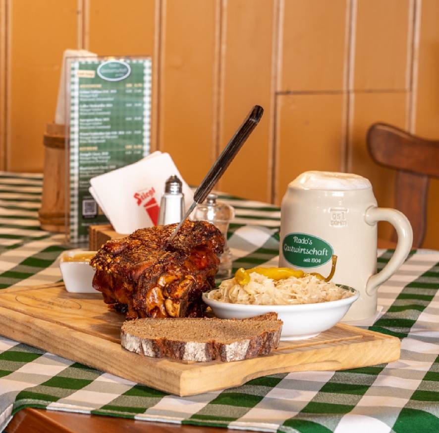 Delicious pork knuckles are also available at Rados Gastwirtschaft